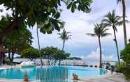 Kolam Renang 2 Iyara Beach Hotel & Plaza