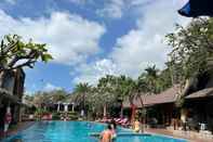 Kolam Renang Tommy Resort (SHA Plus+)