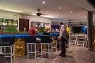 Bar, Kafe dan Lounge CoconutsPalm Resort