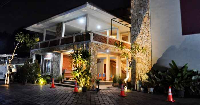 Luar Bangunan Hastina Hotel Lombok