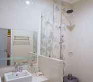 In-room Bathroom 4 Luxury Room near Gor Pajajaran (WSG)