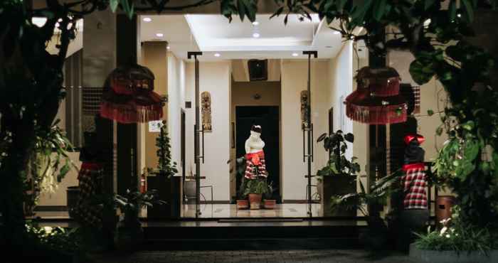 Lobi Hotel Mandari