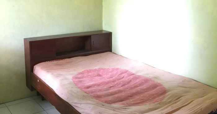 ห้องนอน Low-cost Room Male Only at Beji Depok (WIS)