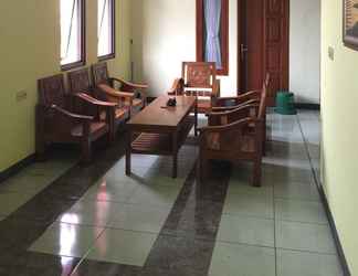 Lobby 2 Simple Room at Beji Depok (RDZ)