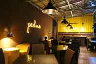 บาร์ คาเฟ่ และเลานจ์ Padmadewi Anyer