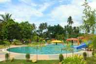 Kolam Renang Malachi Hotel and Resort