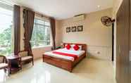 Kamar Tidur 7 Oasis Riverside Hotel