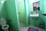 Toilet Kamar Hester Basoeki ( HB ) Garden Guest House