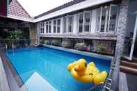 Kolam Renang Hester Basoeki ( HB ) Garden Guest House