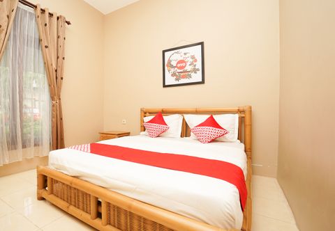 Kamar Tidur OYO 903 Kampoeng Kita Hotel