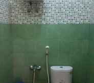 In-room Bathroom 7 Hotel Sindang Heula Abah