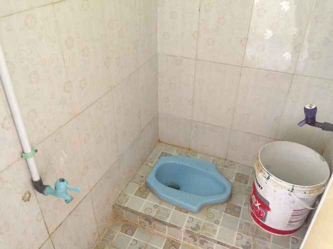 BATHROOM Low-Cost Room near Ciawi Puncak (CR3)