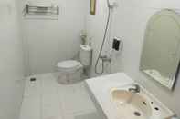 In-room Bathroom Hotel Kurnia 2