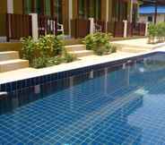 Kolam Renang 6 Au Aon Guesthouse