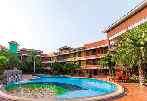 Swimming Pool Prelude Hotel