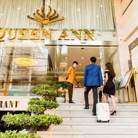 Exterior / Building 1 Queen Ann Hotel, Wayne's Coffee Viettel Complex Hotels