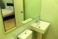 Toilet Kamar Loginn Hotel