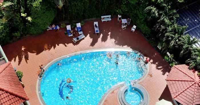 Kolam Renang ParkView Hotel