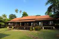 Bangunan 4 Bedroom All Inclusive Beachfront Villa