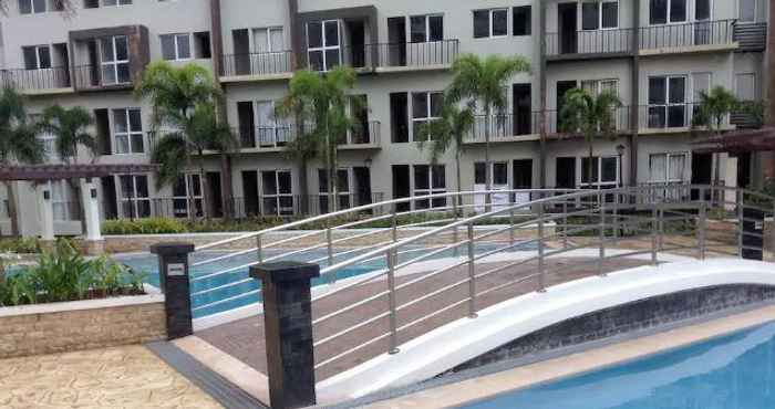 Kolam Renang Budget Loft at Monteluce