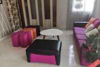 Ruang Umum Super OYO 89930 Golden Guest House