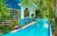 Kolam Renang 7 Blue House Beach