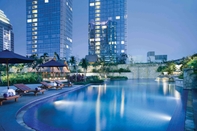 Swimming Pool The Ritz-Carlton Jakarta, Pacific Place Hotel 