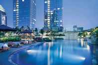 Swimming Pool The Ritz-Carlton Jakarta, Pacific Place Hotel 