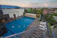 Swimming Pool Hotel Novena