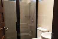 Toilet Kamar Sage Leaf Hotel