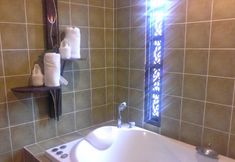 In-room Bathroom 5 Pludhaya Resort & Spa