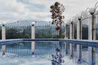 Swimming Pool Cinnamon Hotel Boutique Syariah