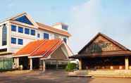 Luar Bangunan 5 NH Elegant Hotel