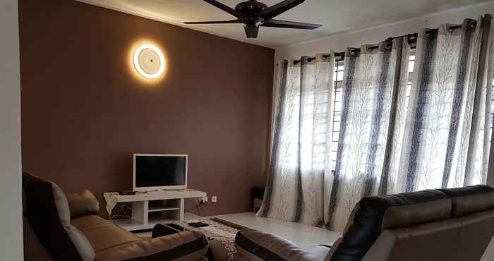 Common Space Anjung Apartment and Breakfast