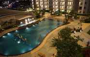 สระว่ายน้ำ 2 Apartemen Tanglin 1 Bedroom by BABUKU - 1