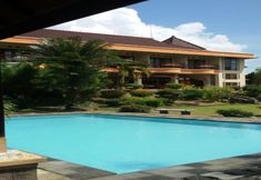 Hồ bơi 4 Bonarindo Resort