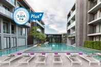 สระว่ายน้ำ Maya Phuket Airport Hotel