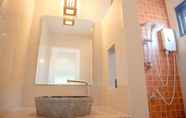 In-room Bathroom 2 Chivapuri Residence