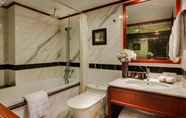 In-room Bathroom 6 Conifer Boutique Hotel