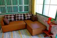 Common Space Pop Riverside Homestay