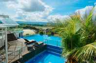 Swimming Pool Platinum Adisucipto Yogyakarta Hotel & Conference
