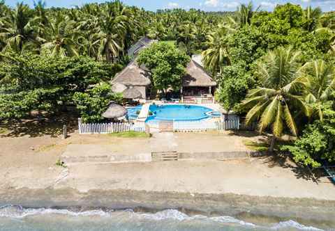 Kolam Renang AGM Beachfront Resort