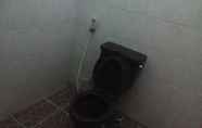 Toilet Kamar 6 Comfortable Room near RS Cikini (CID2)