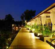Quầy bar, cafe và phòng lounge 3 Siloso Beach Resort, Sentosa