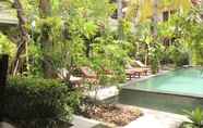 Swimming Pool 5 Yulia 1 Homestay