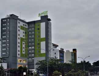 Luar Bangunan 2 Whiz Prime Hotel Sudirman Pekanbaru