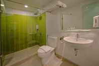 In-room Bathroom Whiz Prime Hotel Sudirman Pekanbaru