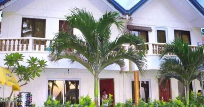 Exterior La Fiesta Beachfront Resort