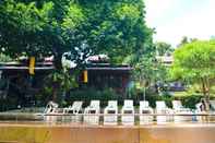 สระว่ายน้ำ Baan Lanta Resort & Spa