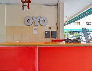 Lobby 2 OYO 1699 Verona Near RS TNI AU Salamun